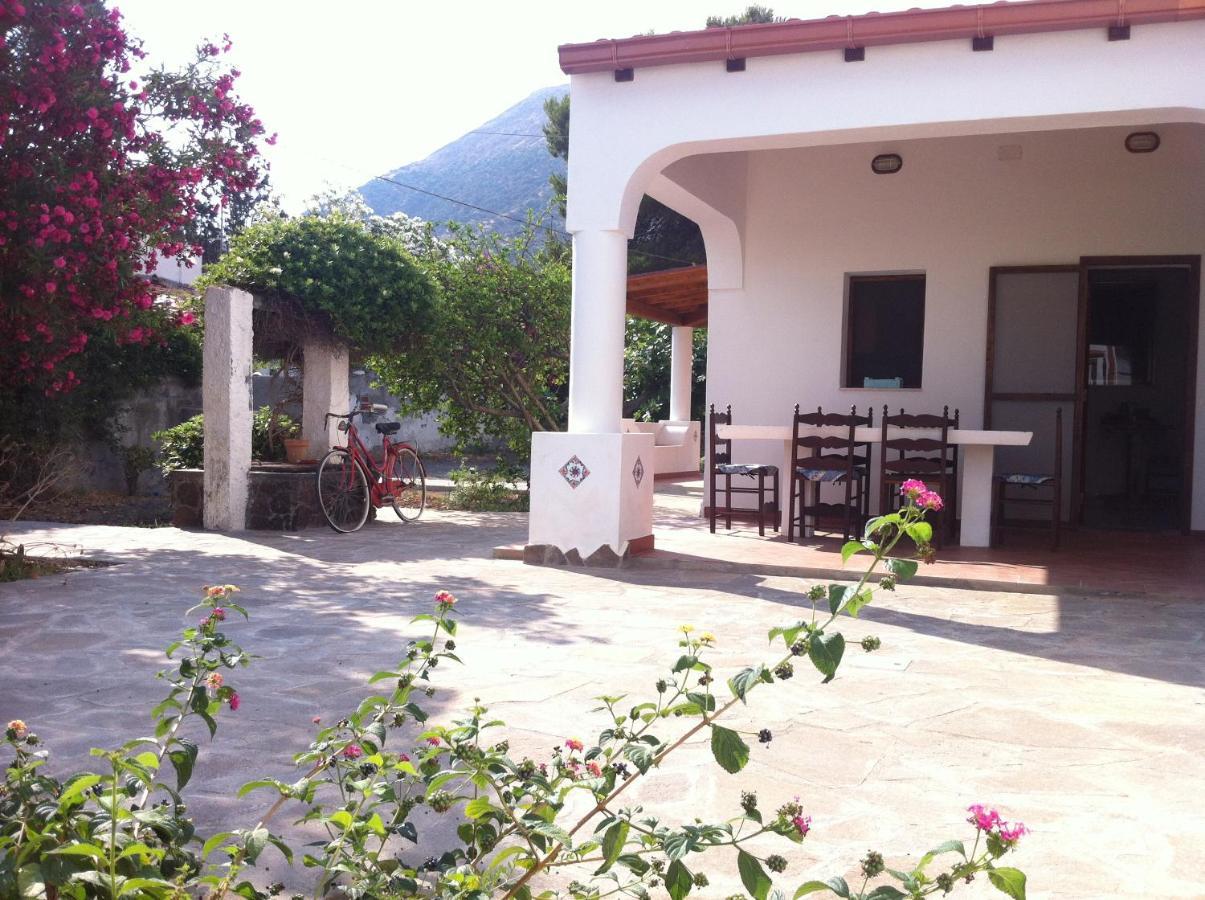 Villa By The Vulcano - 70Mq Plus Large Garden And Patio מראה חיצוני תמונה