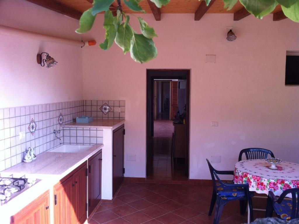 Villa By The Vulcano - 70Mq Plus Large Garden And Patio מראה חיצוני תמונה